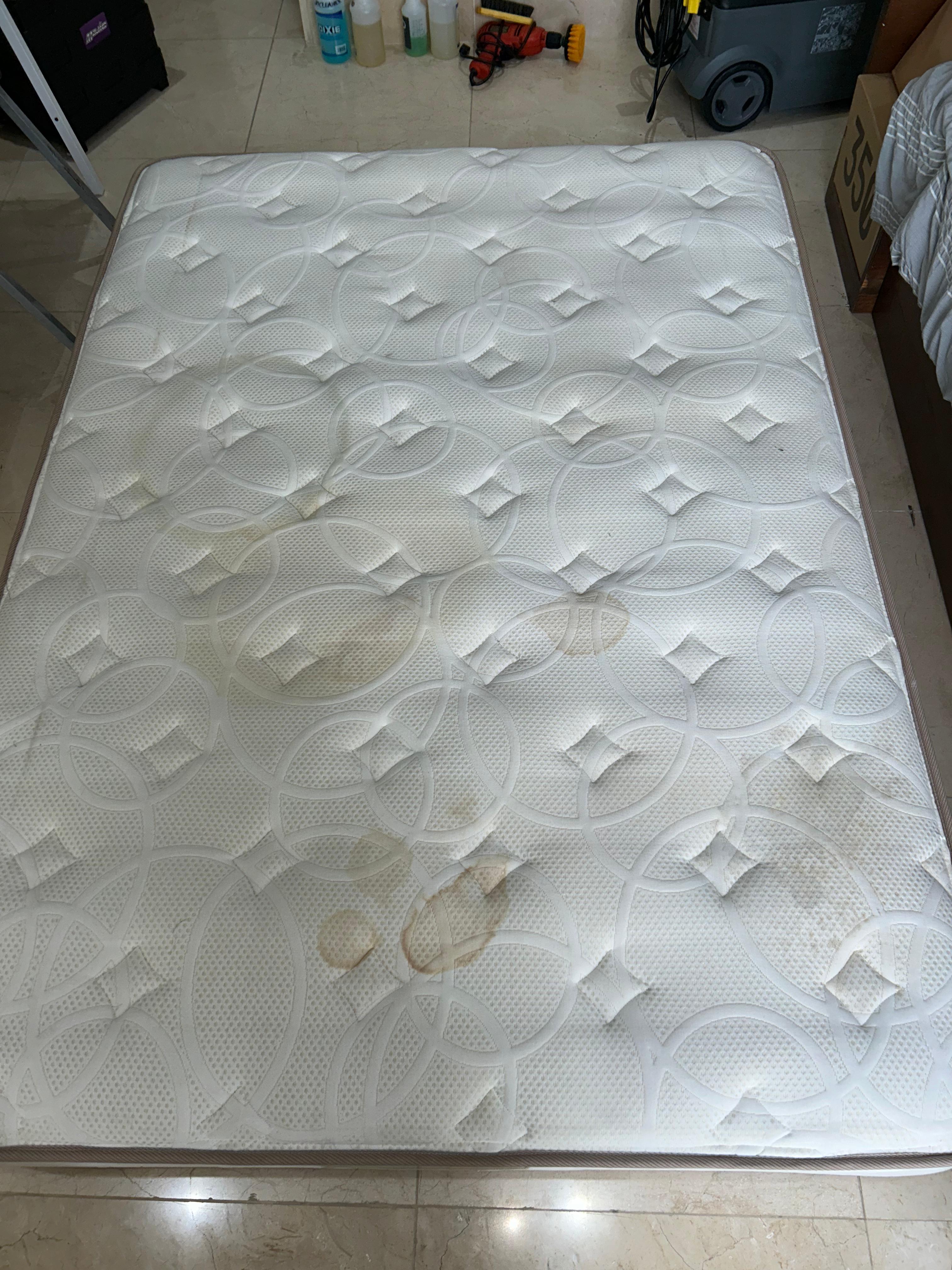 Colchón antes de la limpieza